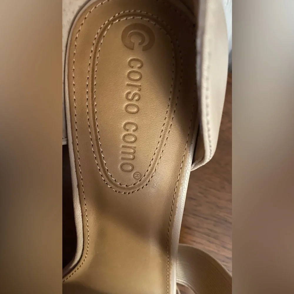 Corso Como Denise Strappy Pumps Tan kitten heel Leather  (2 1/2”)
Size 8.5 
EUC - Picture 6 of 9